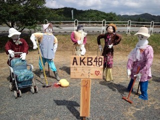 ＡＫＢ４８　（　あとう、　かね、　ばあちゃん、　８４歳　の略　(笑)　）