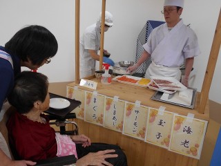 目の前で握られるお寿司(*^_^*)