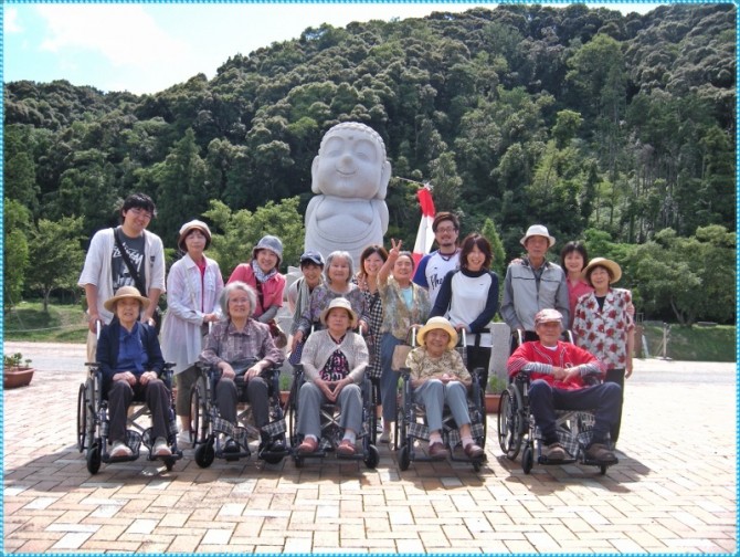 後ろの仏像様ははたして？？？