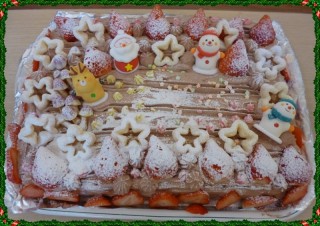 今年のケーキはテカっ！