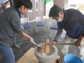 餅つき開始!